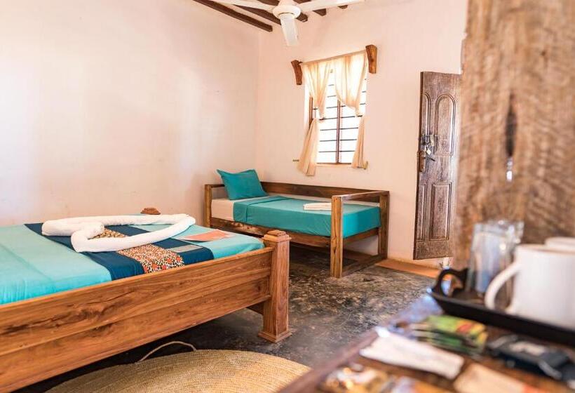 Трехместный Номер Стандарт Вид на Сад, Pili Pili Beach Bungalows