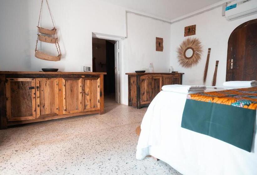 اتاق لوکس خانوادگی, Pili Pili Beach Bungalows