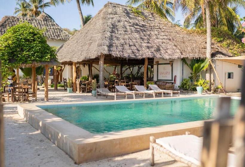 Люкс 3 Спальни, Pili Pili Beach Bungalows