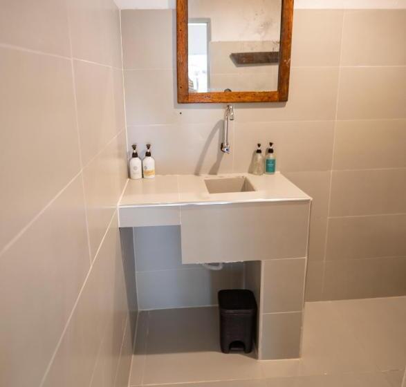 اتاق لوکس با چشم‌انداز دریا, Pili Pili Beach Bungalows