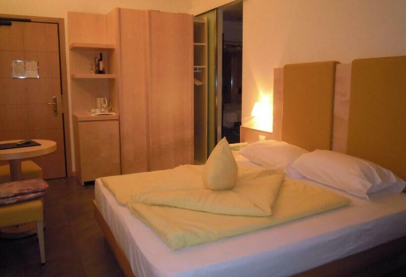 标准间带阳台, Beach Hotel Du Lac Malcesine