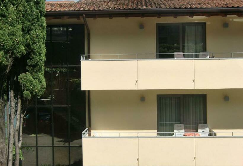 标准间带阳台, Beach Hotel Du Lac Malcesine