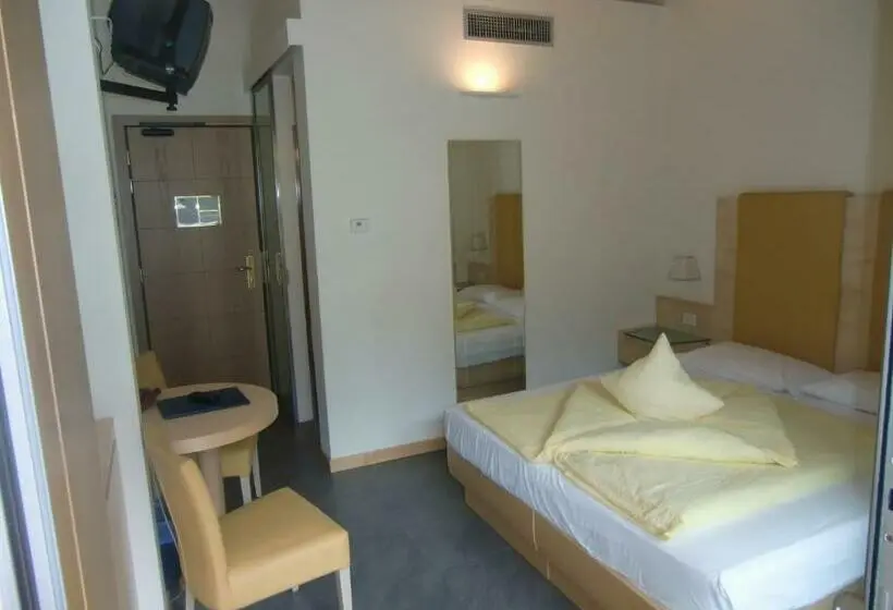 バルコニー付きスタンダードルーム, Beach Hotel Du Lac Malcesine