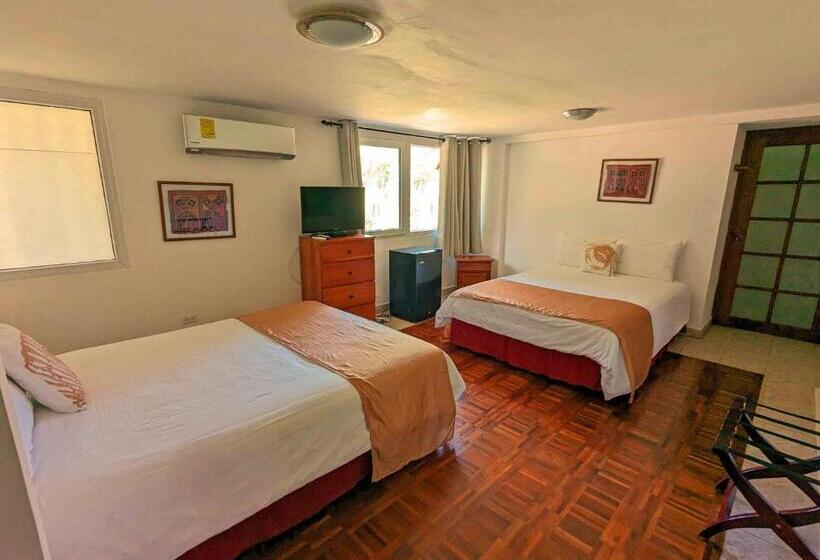标准三人间, Casa Guardia Panama