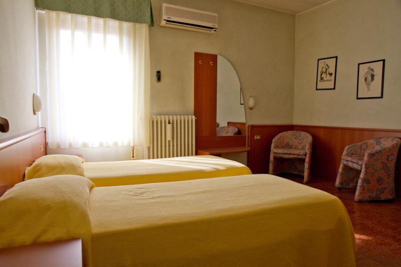 غرفة قياسية فردية, Europa