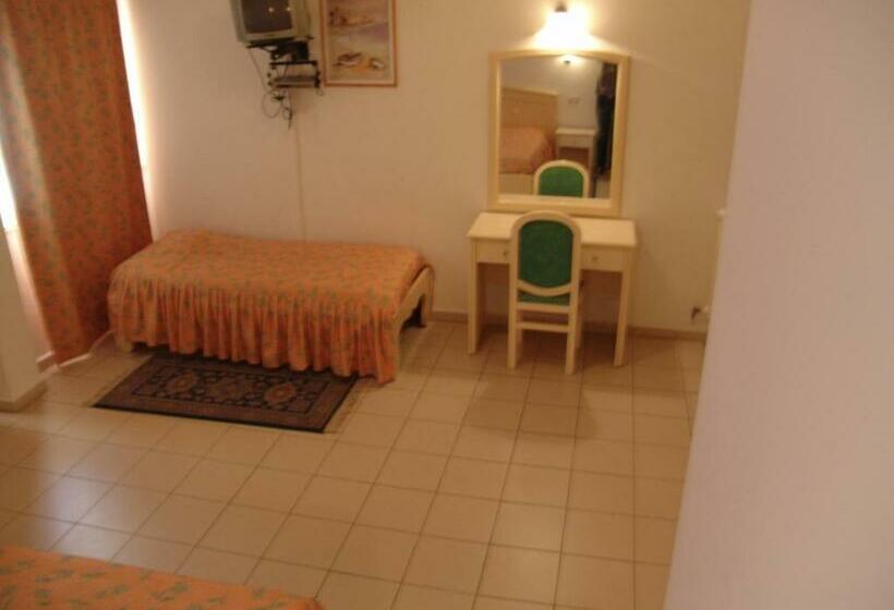 اتاق استاندارد سه نفره, Hôtel Medina