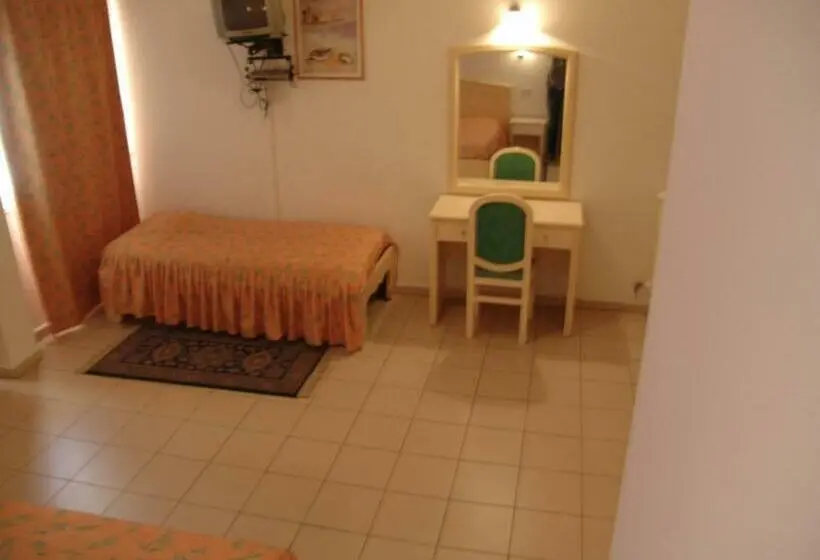 اتاق استاندارد سه نفره, Hôtel Medina