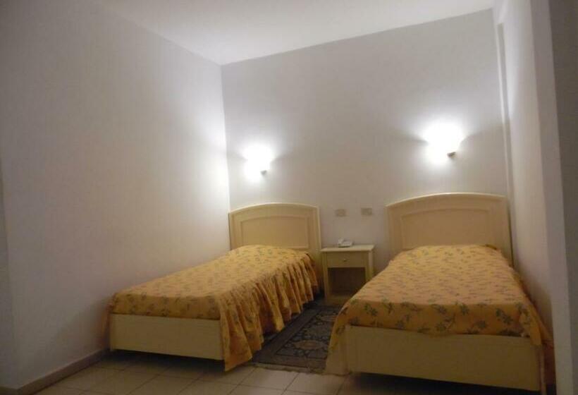 اتاق استاندارد سه نفره, Hôtel Medina