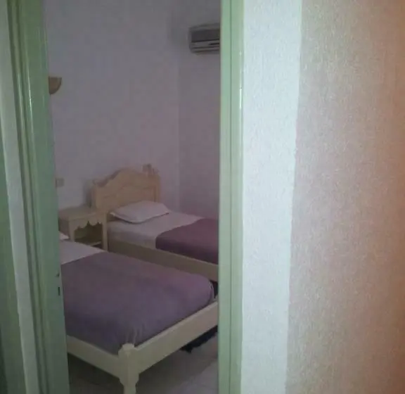 اتاق استاندارد چهار تخته, Hôtel Medina
