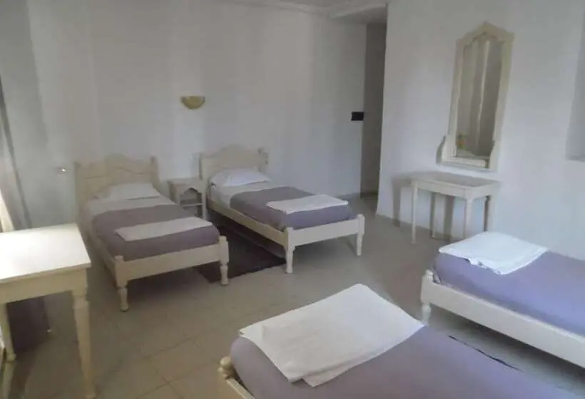 اتاق استاندارد چهار تخته, Hôtel Medina