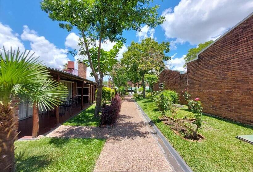 بانگلوی سوپریور, Jardines De Dayman