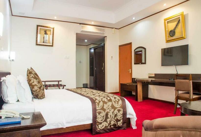 سوییت لوکس, Lake View Resort