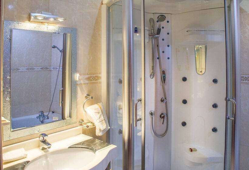 سوییت لوکس, Lake View Resort