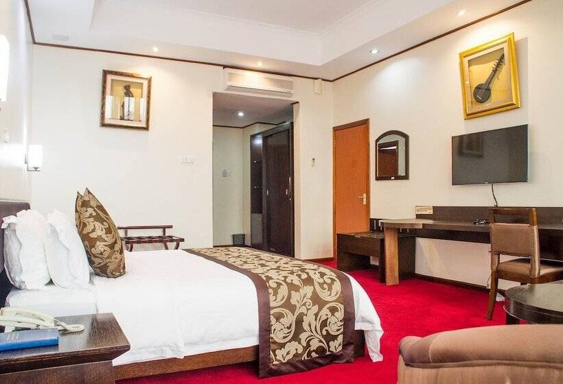 سوییت لوکس, Lake View Resort