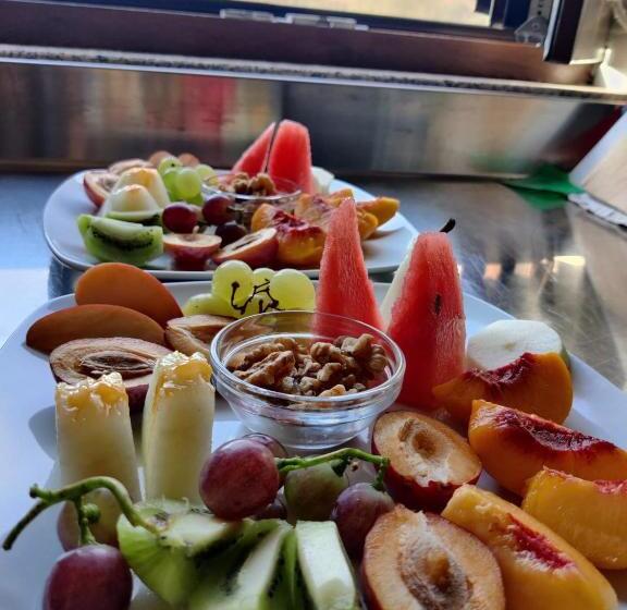 Номер Стандарт, Sorgente