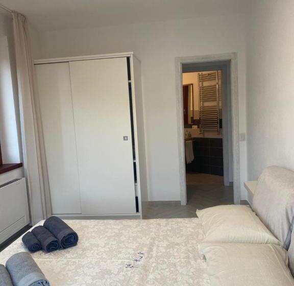 テラス付き１ベッドルームアパートメント, Sorgente