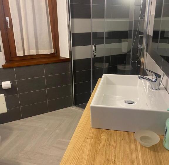 テラス付き１ベッドルームアパートメント, Sorgente