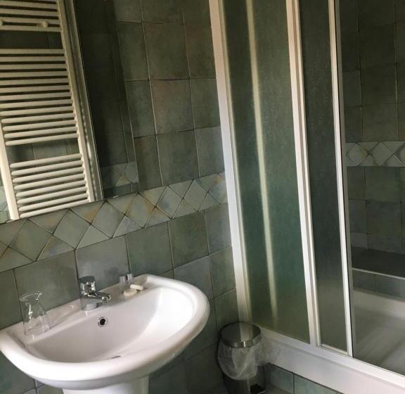 スタンダードシングルルーム, Sorgente