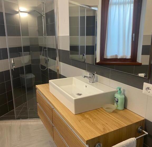 テラス付き１ベッドルームアパートメント, Sorgente