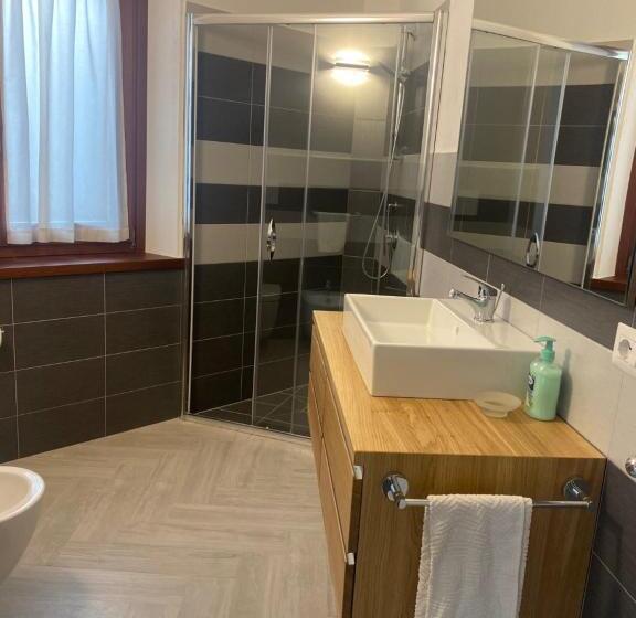 テラス付き１ベッドルームアパートメント, Sorgente