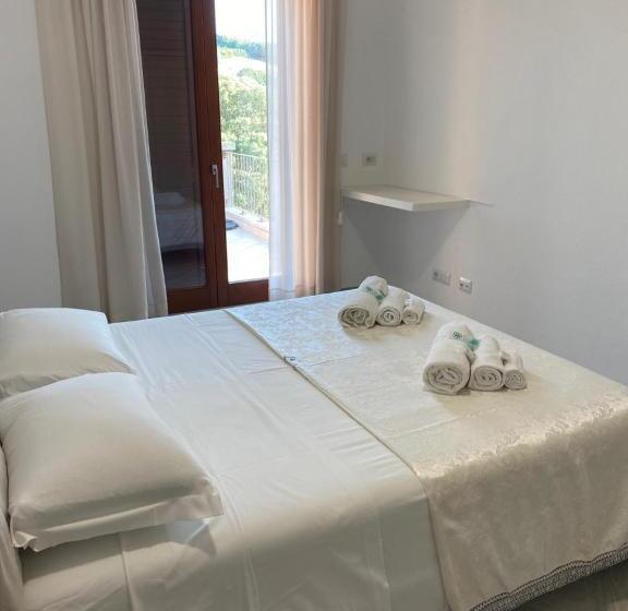 テラス付き１ベッドルームアパートメント, Sorgente