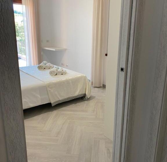 テラス付き１ベッドルームアパートメント, Sorgente