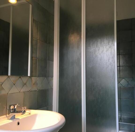 スタンダードトリプルルーム, Sorgente