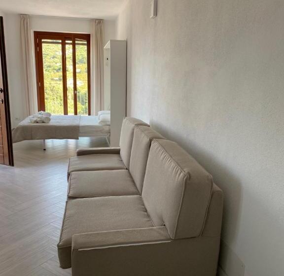 テラス付き１ベッドルームアパートメント, Sorgente