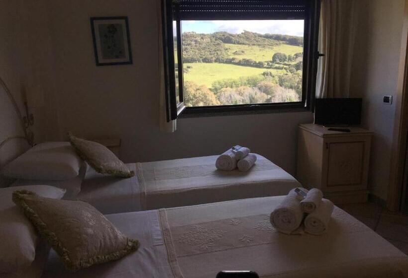 スタンダードトリプルルーム, Sorgente