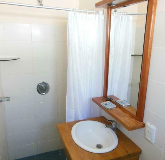 اتاق استاندارد چهارنفره با بالکن, Viola