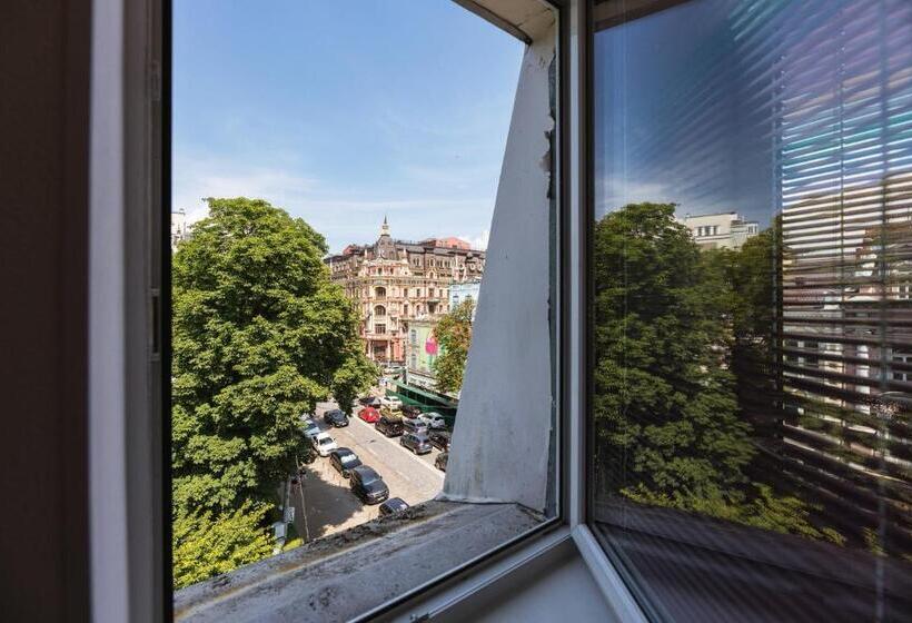 مجموعه ویستا شهر, Guest House Golden Gate 911