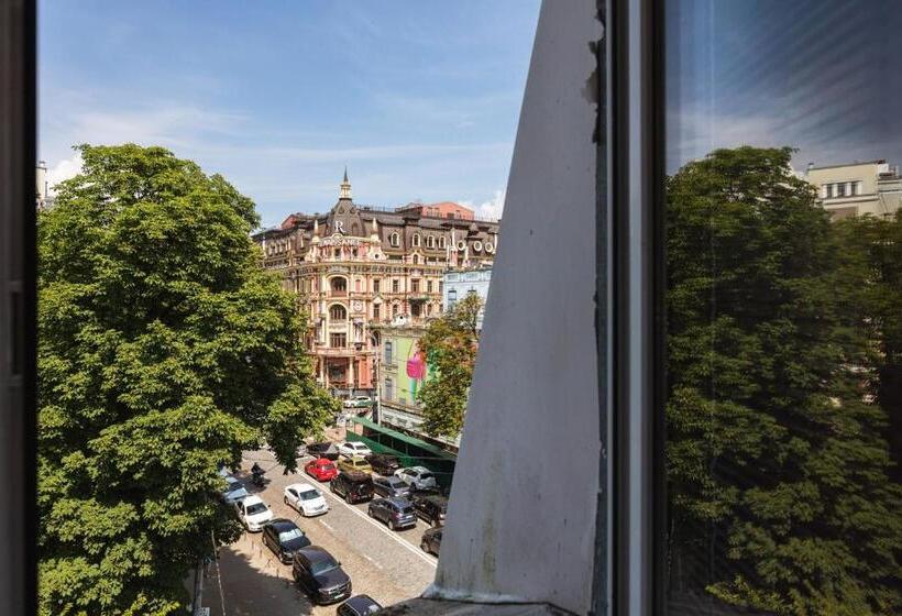 مجموعه ویستا شهر, Guest House Golden Gate 911