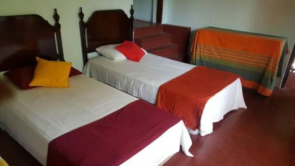 تختخواب در اتاق مشترک, Paradise Galle