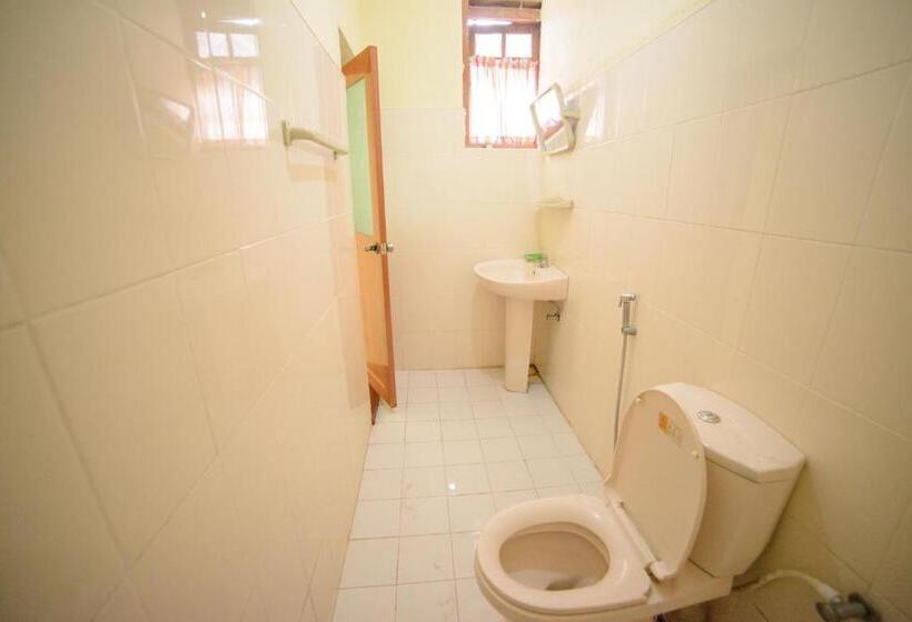 اتاق اکونومی, Paradise Galle