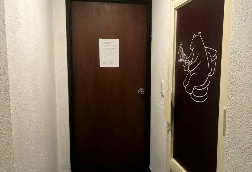 تختخواب در اتاق مشترک, Doobaki Hostel