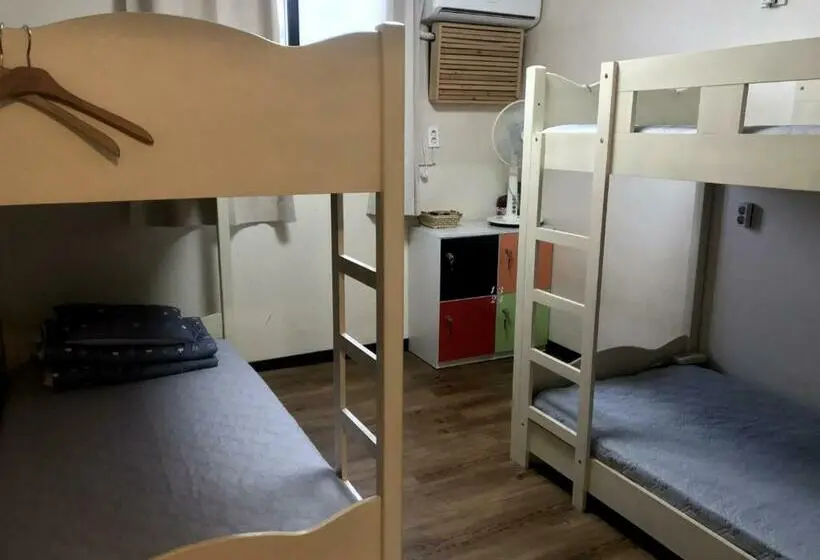 تختخواب در اتاق مشترک, Doobaki Hostel