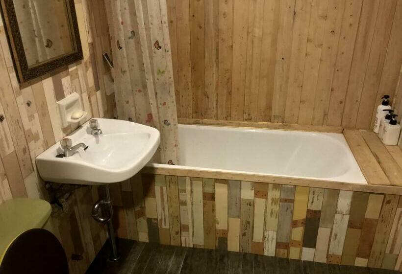 共用房间的床, Doobaki Hostel