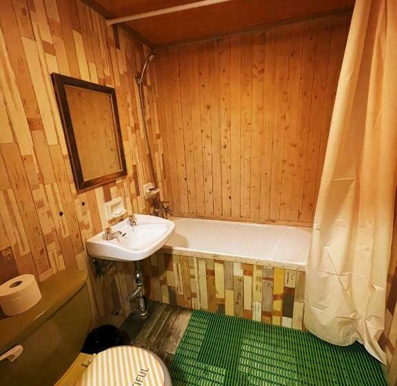 Llit en Habitació Compartida, Doobaki Hostel