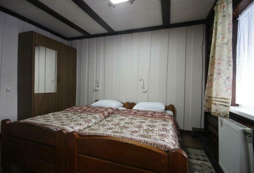 غرفة قياسية مزوَّدة بشُرفة, Fayniy Motel