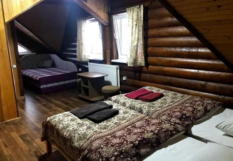 Classic Kolmen Hengen Huone, Fayniy Motel