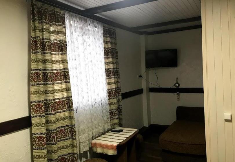 غرفة قياسية ثلاثية, Fayniy Motel