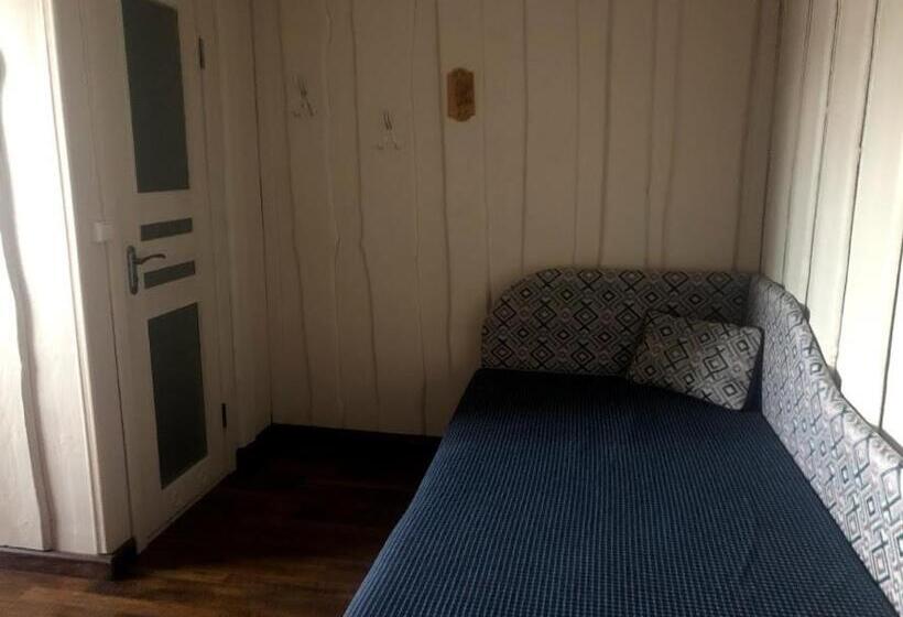 غرفة كلاسيكية ثلاثية, Fayniy Motel