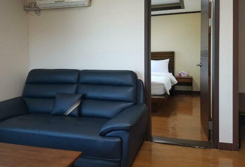 Люкс, Goodstay Motel Hill