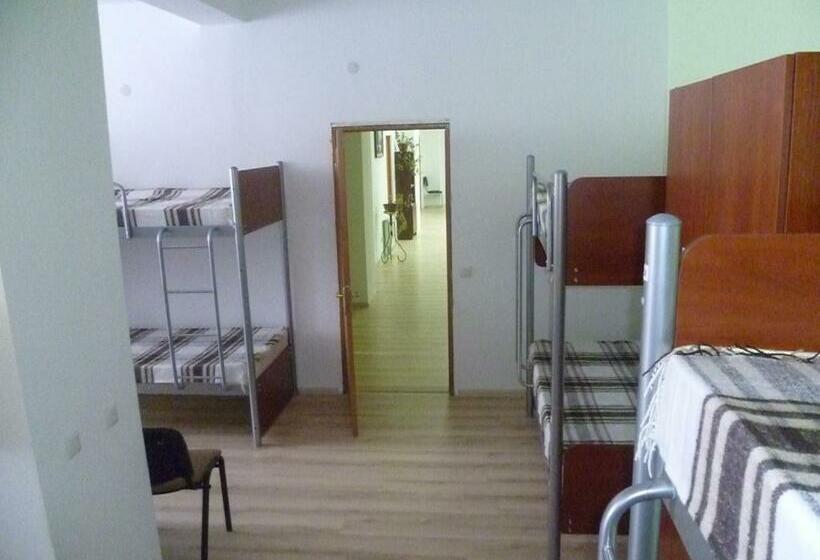 تختخواب در اتاق مشترک, Hostel Vitan