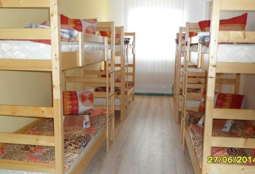 تختخواب در اتاق مشترک, Hostel Vitan