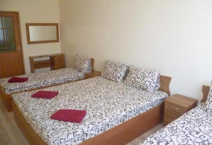 اتاق استاندارد چهار تخته, Hostel Vitan