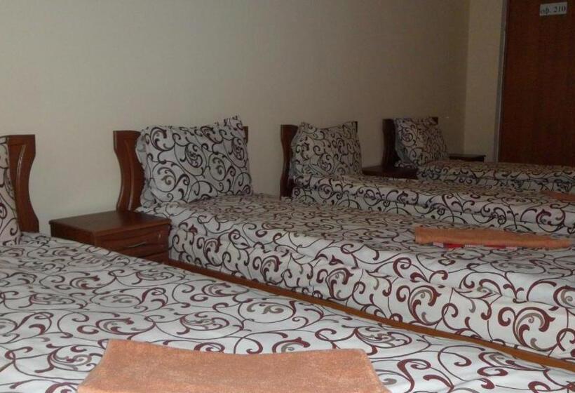 Economy Quadruple Room, Hostel Vitan