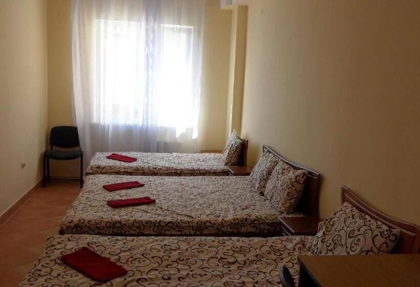 Economy Quadruple Room, Hostel Vitan
