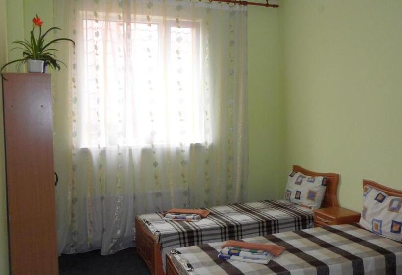 Economy Triple Room, Hostel Vitan