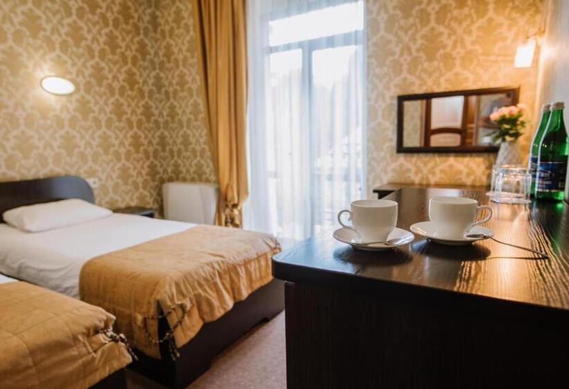 经济房, курортний готель золота корона